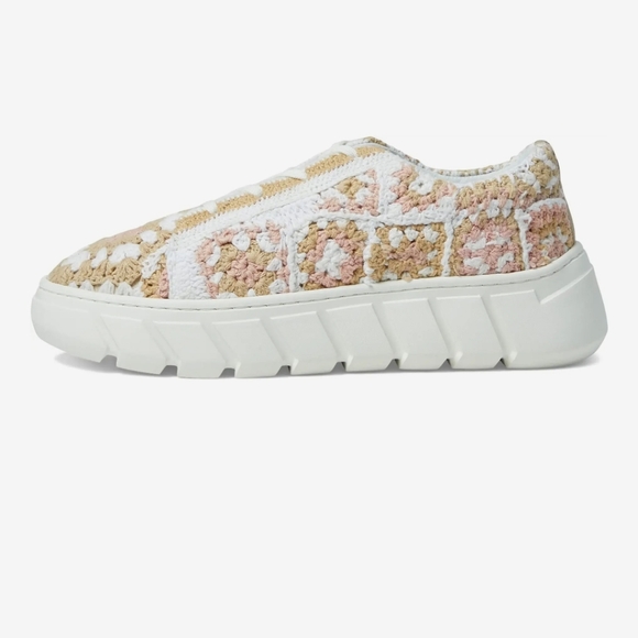 Free People Shoes - FREE PEOPLE CATCH ME IF YOU CAN SNEAKER SIZE 39/8.5-9
